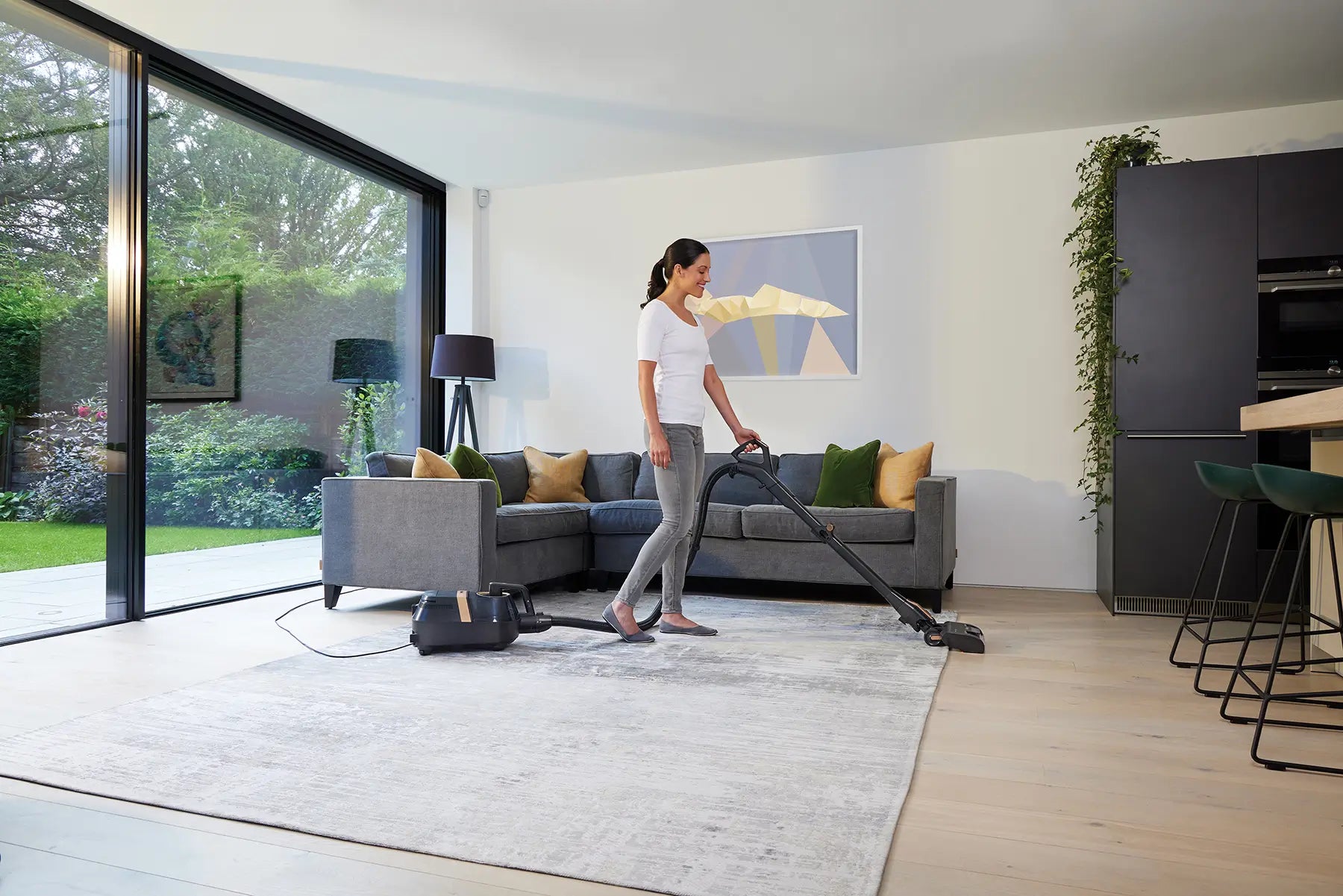 Bagged Vs Bagless Vacuums Which Is Best For You? Shark Clean Australia