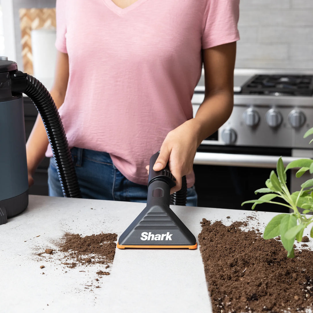 Shark Casco Jet Aspirapolvere Portatile Shark MessMaster 1 Gallone - Per Liquidi E Polvere, Anche Per Auto Mess Master UV105 Shark Casco Jet Aspirapolvere Portatile Shark MessMaster 1 Gallone - Per Liquidi E Polvere, Anche Per Auto Mess Master UV105